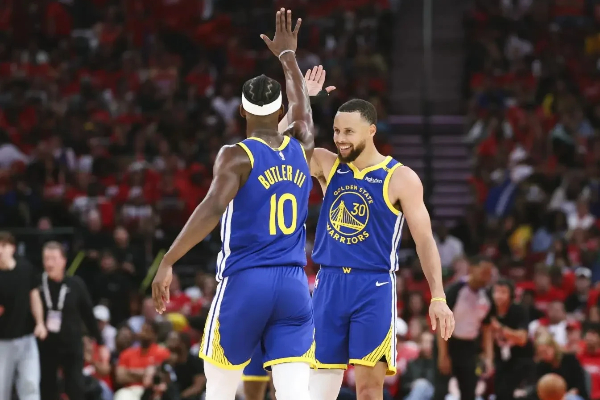 爆冷!库里 34+9 独木难支，魔术青年军多点开花掀翻勇士