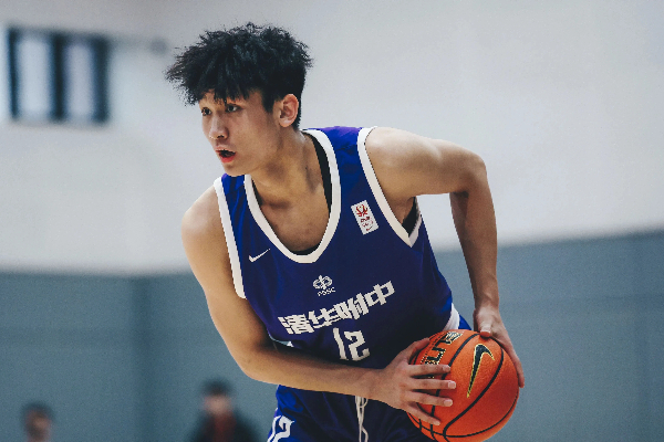 一则官宣，改写 CBA 留洋叙事