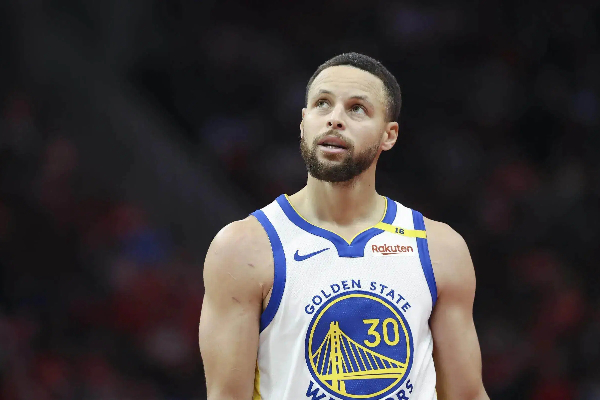 场均17+6+4，单场狂轰40分征服库里！火箭冲冠刚需，速签此人别拖沓